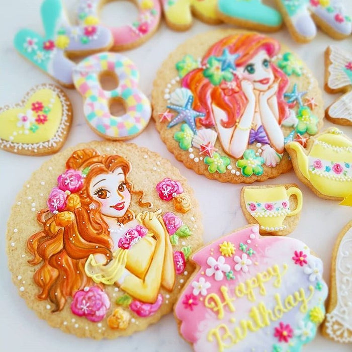 Ariel & Belle Disney Princess Iced Sugar Cookies by @pommecocoa featured on TheIcedSugarCookie.com #arielcookies #bellecookies #arielsugarcookies #bellesugarcookies #theicedsugarcookie #disneyparty #arielparty #belleparty #decoratedsugarcookies