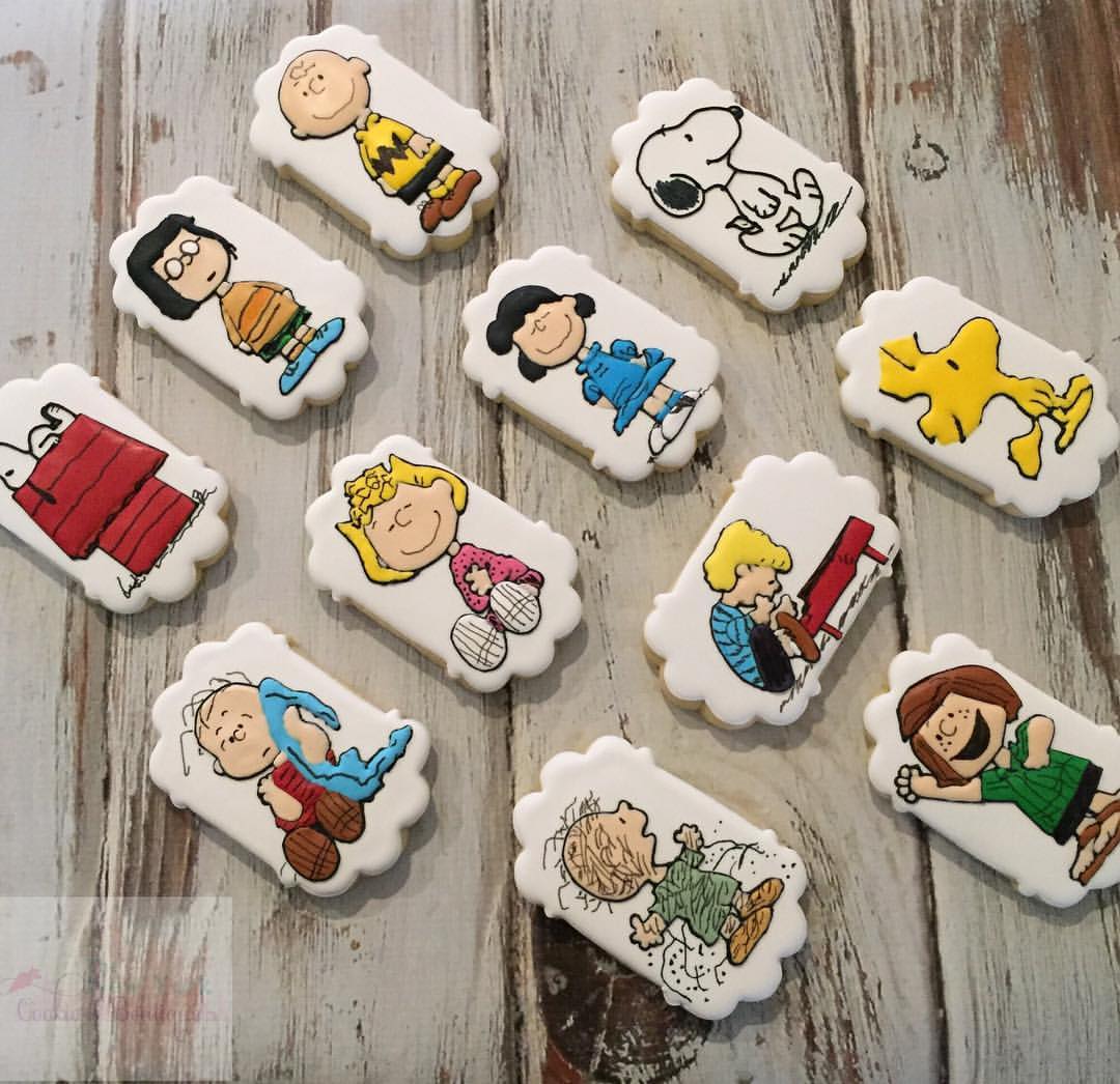 Snoopy Charlie Brown Peanuts Iced Sugar Cookies by @thenewyorkcookieboutique on TheIcedSugarCookie.com #snoopycookies #charliebrowncookies #sugarcookies #cookies #theicedsugarcookie