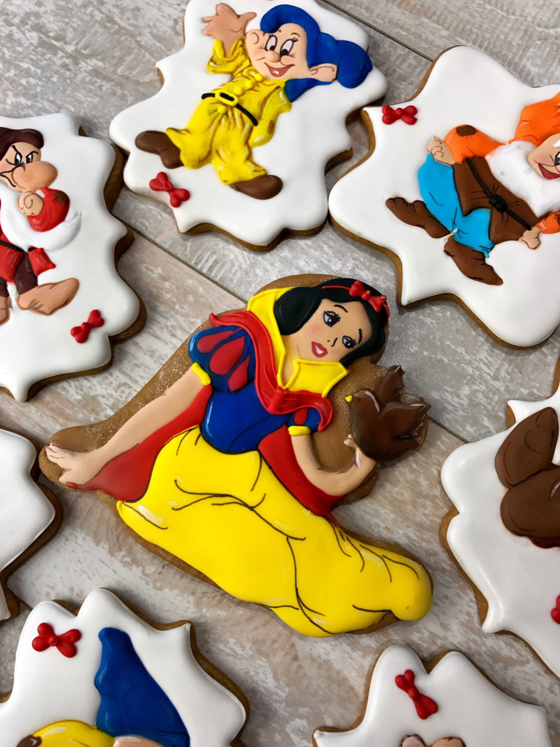 Enchanting Snow White And The Seven Dwarfs Birthday Party Sugar Cookies TheIcedSugarCookie.com Tale Cookies
