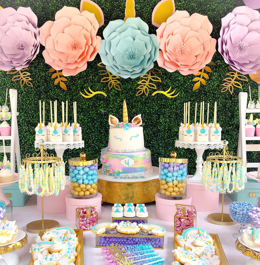 Unicorn 4th Birthday Party by @ShirleyAmbalu featured on TheIcedSugarCookie.com #unicornparty #unicornpartyideas #unicornbirthday #unicornbirthdayparty #unicorncake #unicorncupcakes #theicedsugarcookie
